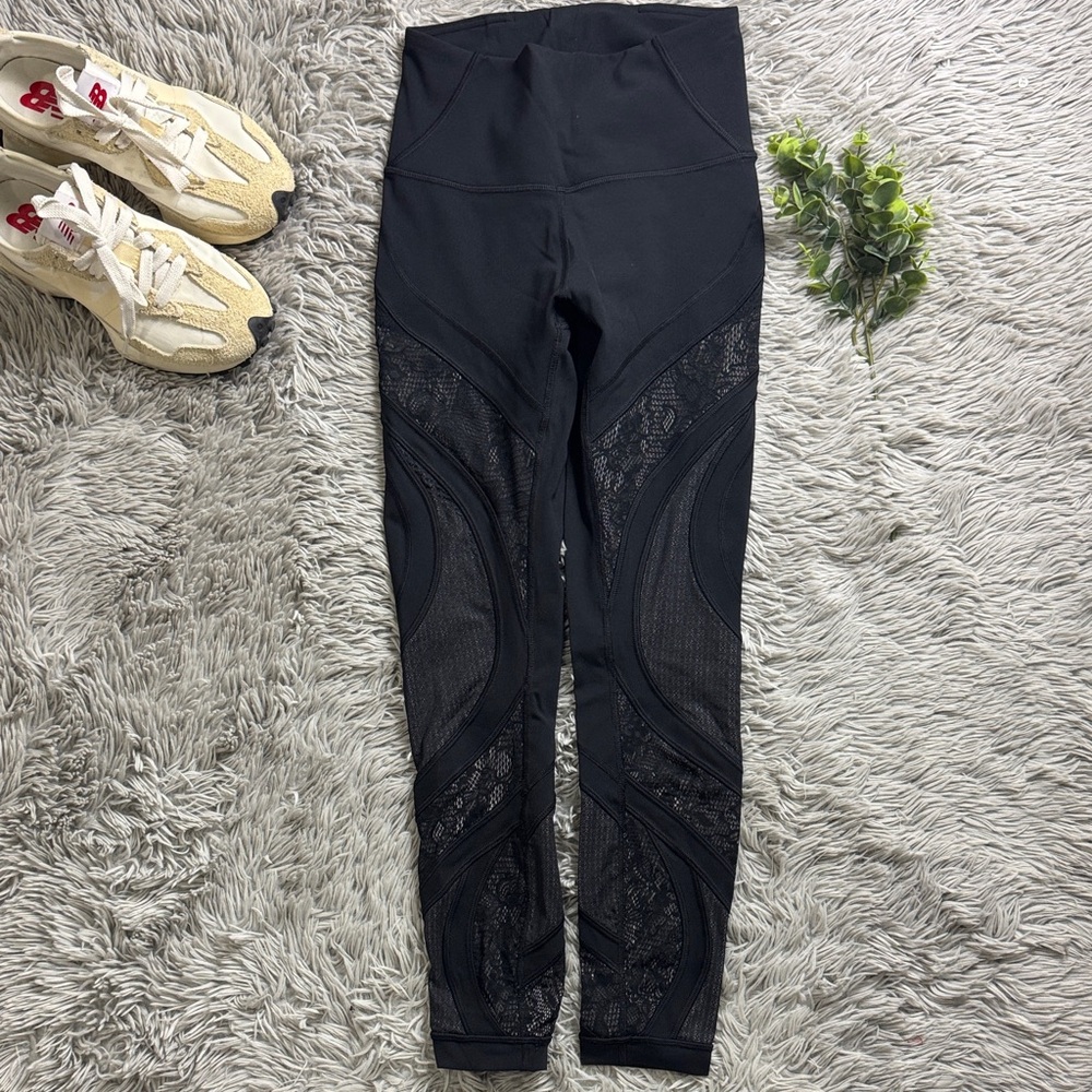Lululemon Wunder Under High-Rise Tight 25" *Lace
Black size 4